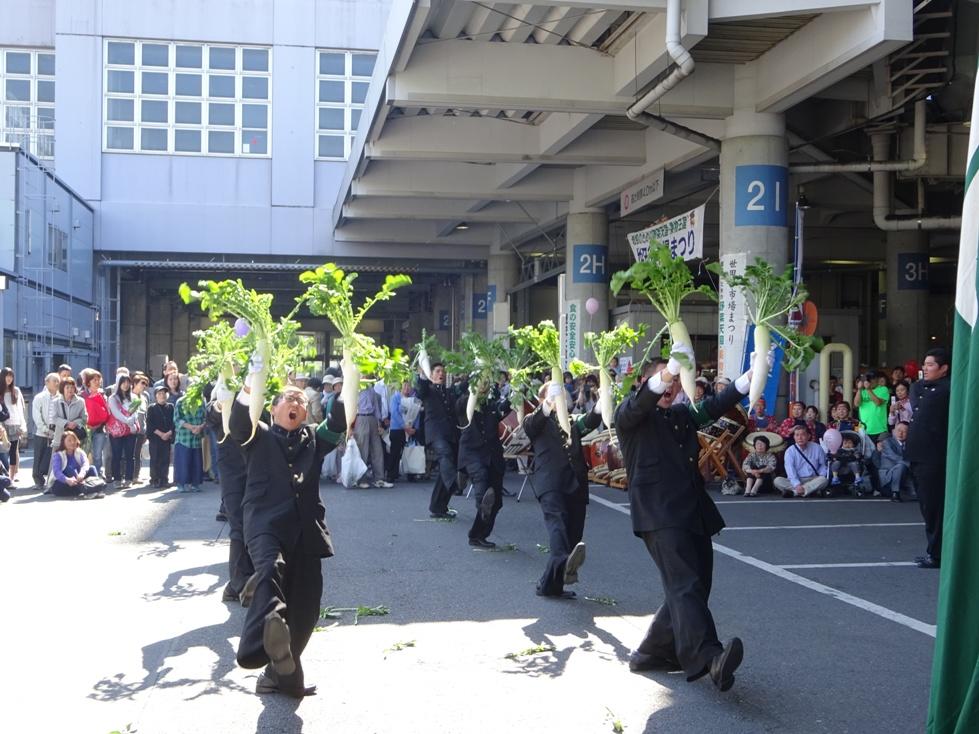 東京農業大学の学生による大根踊り